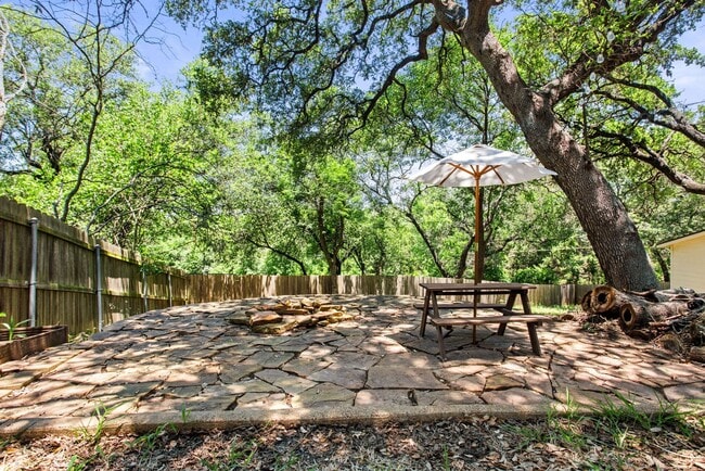 Building Photo - 4 BEDROOM IN RED ROCK, BELTON ISD