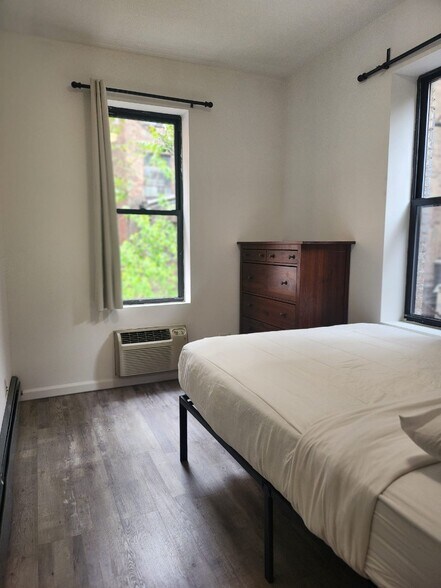Building Photo - 407 W 51st St