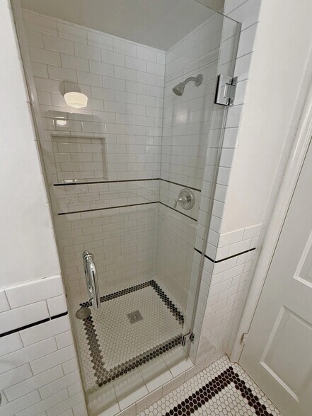 Building Photo - 1221 N Sweetzer Ave