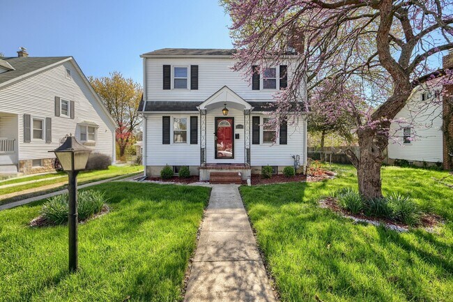 Building Photo - 6609 Fairdel Ave