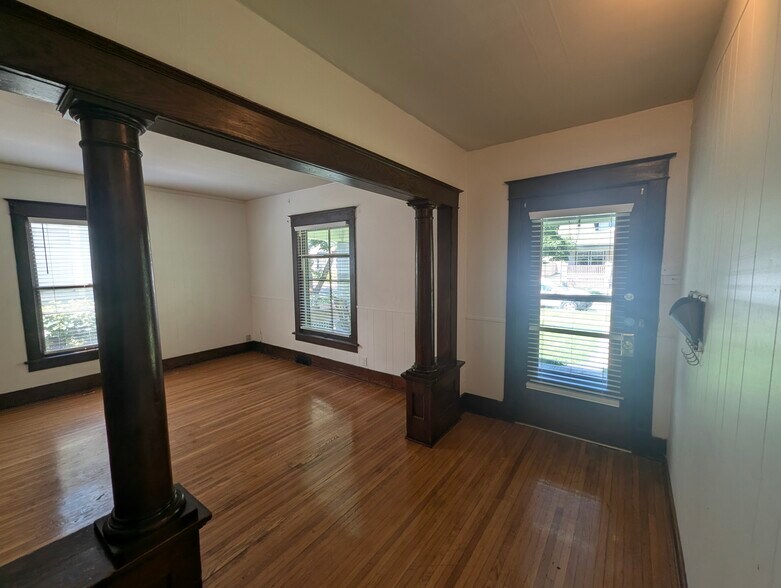 Building Photo - 1524 S 24th St