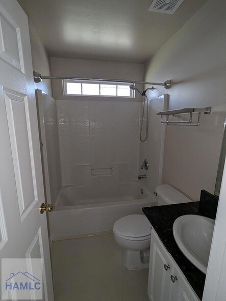 Building Photo - 550 Laurenburg Dr