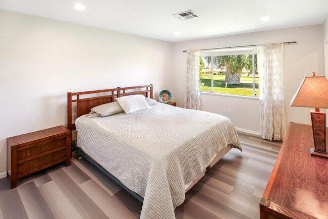 Building Photo - 43480 Illinois Ave