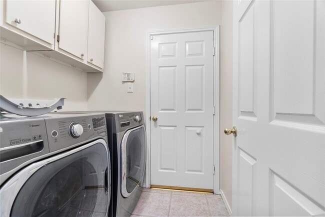 Building Photo - 510 Crestwater Ct