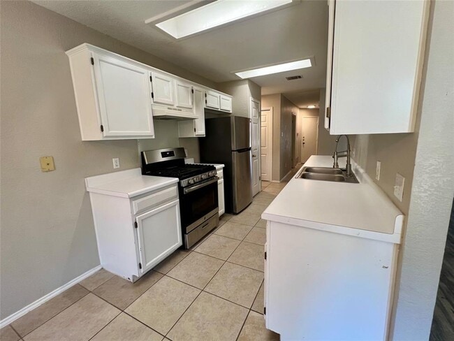 Building Photo - 1156 Tetbury Ln