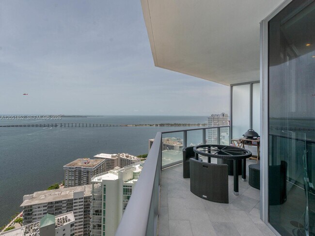 Building Photo - 1300 Brickell Bay Dr