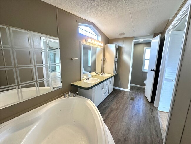 Building Photo - 4602 Durant Ave