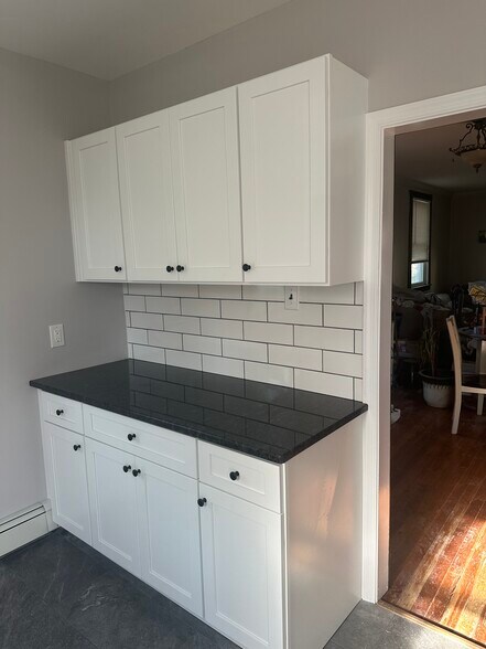 Building Photo - 136 N Green St