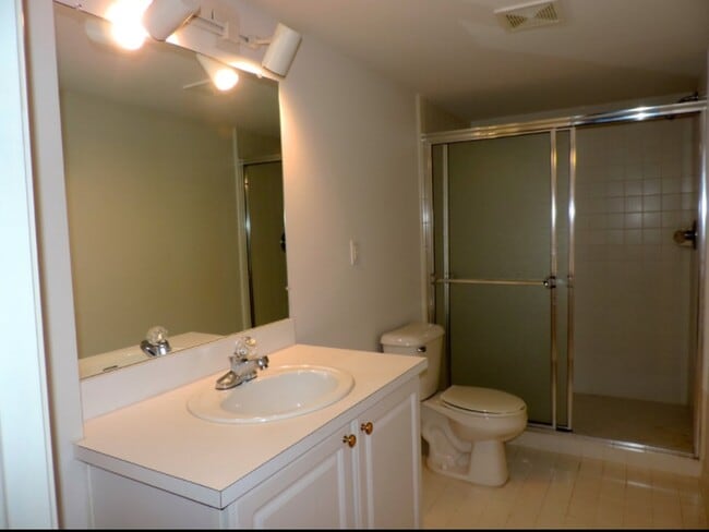 Building Photo - 5476 Victory Cir