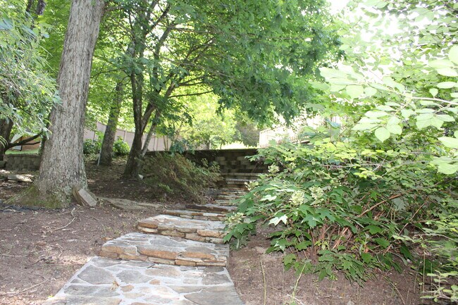 Building Photo - 2108 Valley Dale Ln