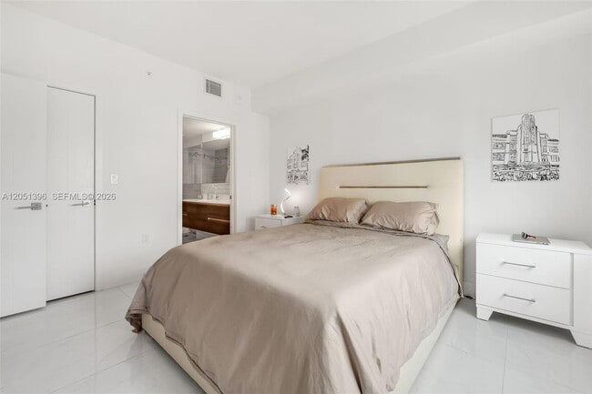 Building Photo - 301 Altara Ave