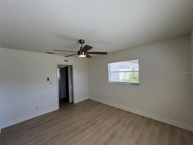 Building Photo - 2502 Tropical Shores Dr SE