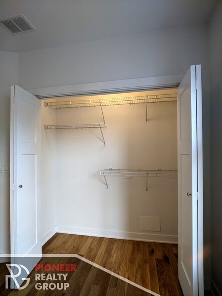 Building Photo - 2205 W Eastwood Ave