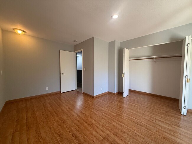 Building Photo - Bright 2 Bed 2 Bath Townhouse in Campbell!
