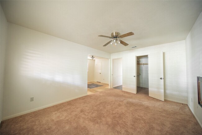 Building Photo - 13927 Lynnwood Ln