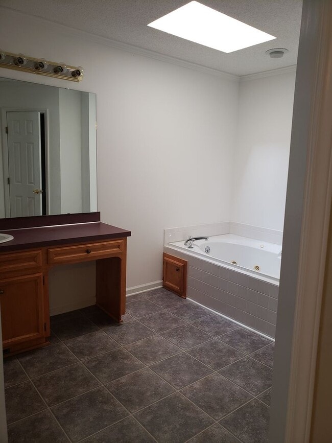 Building Photo - 2-bedroom, 2.5 bathroom townhome