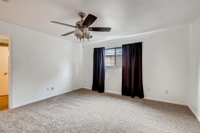 Building Photo - 946 Mesa Terrace Dr