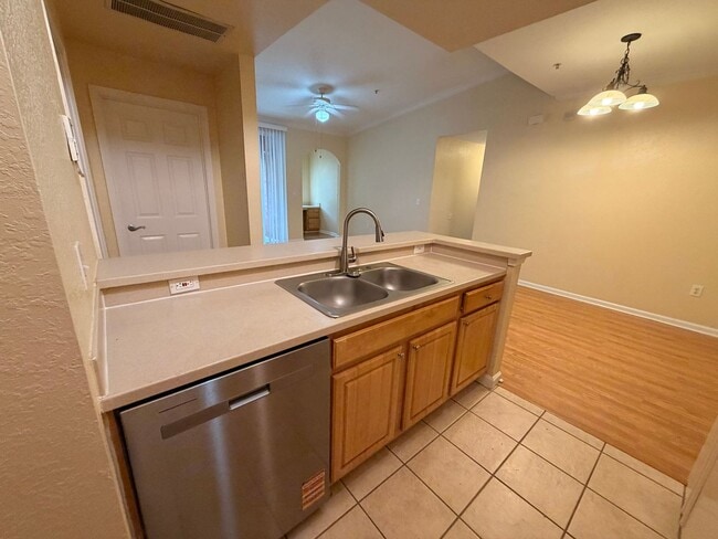 Building Photo - 2/2 Mirabella- Gate Pkwy Condo with Private Ground-Floor Entry & Balcony! MOVE IN SPECIAL!