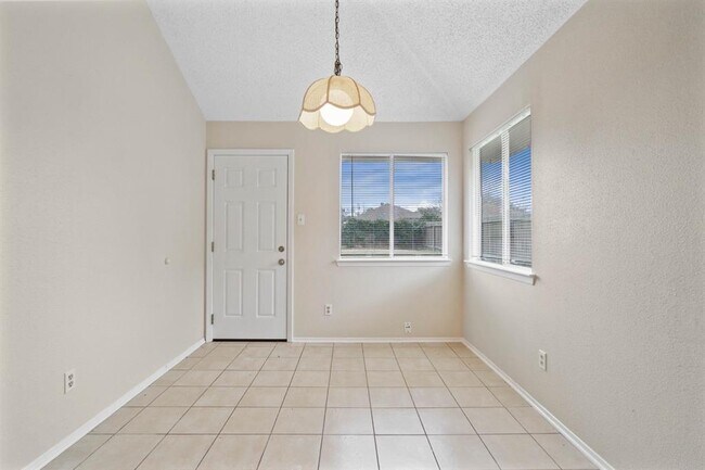 Building Photo - 23302 Summer Pine Dr