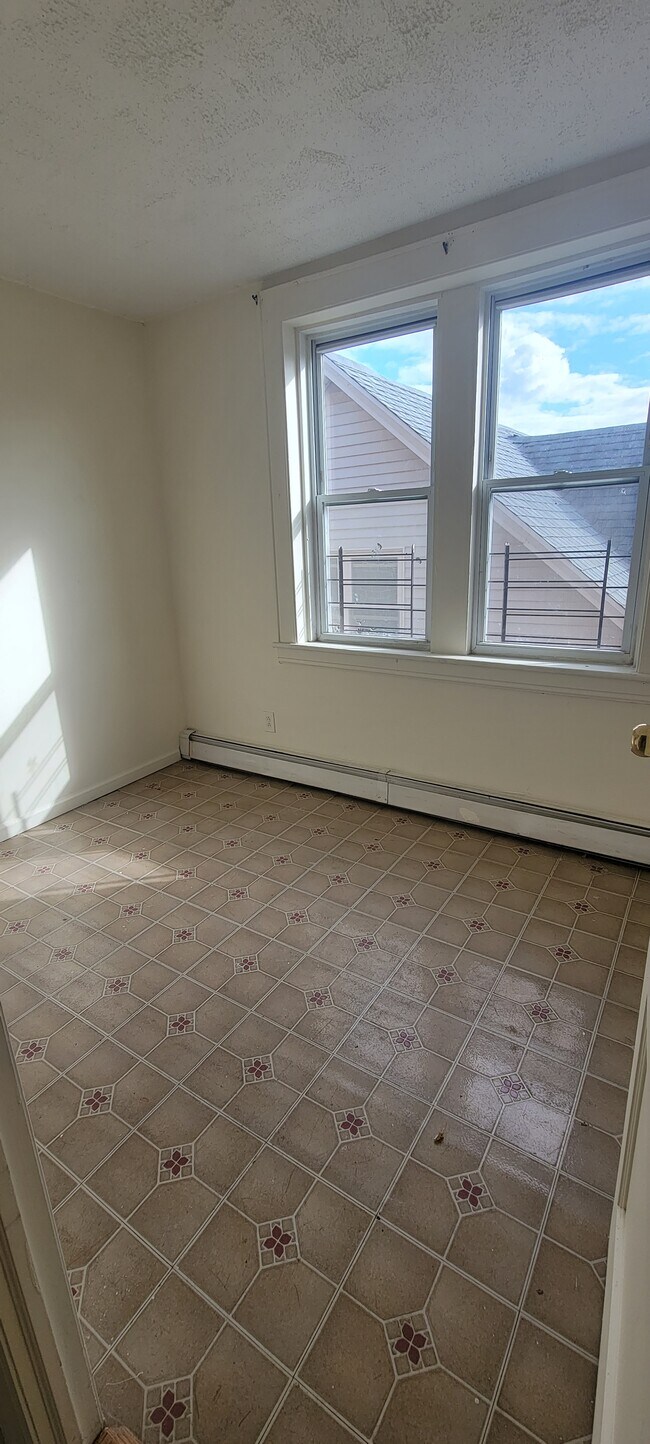 bedroom 2-small - 760 Hallett St