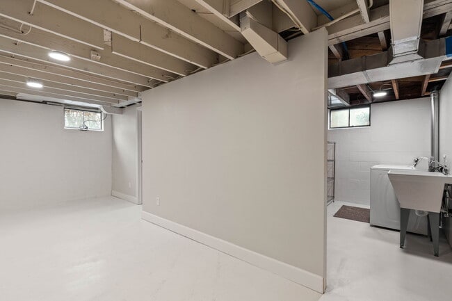 Building Photo - 4315 N Adams Rd