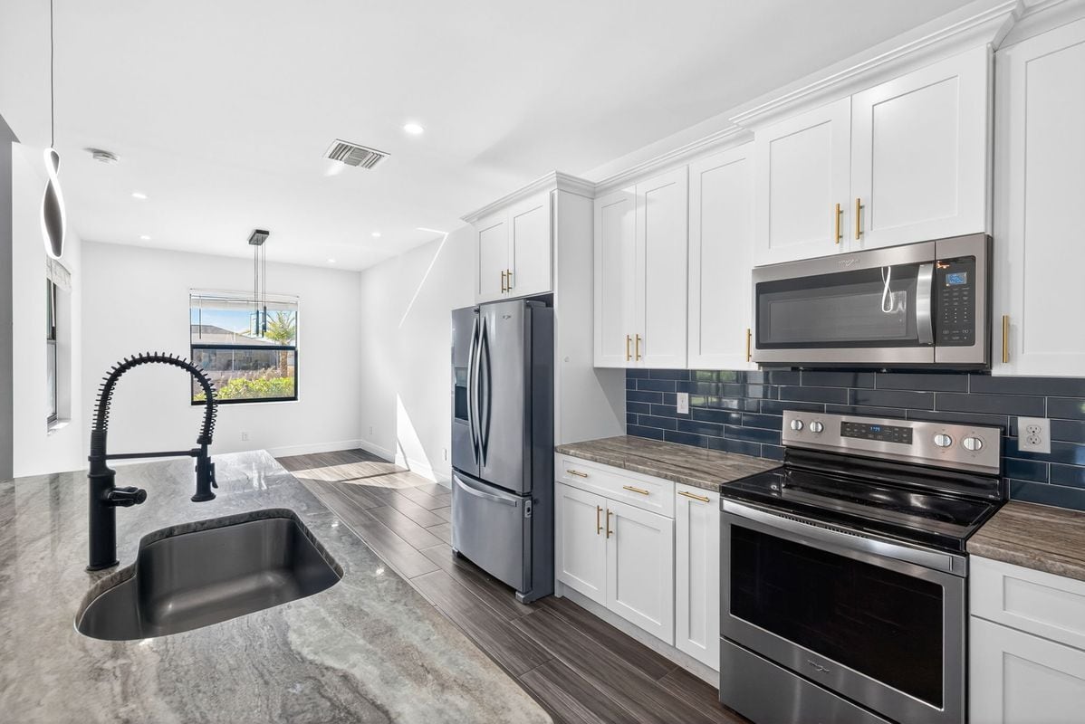 Building Photo - 332 SW 26th St