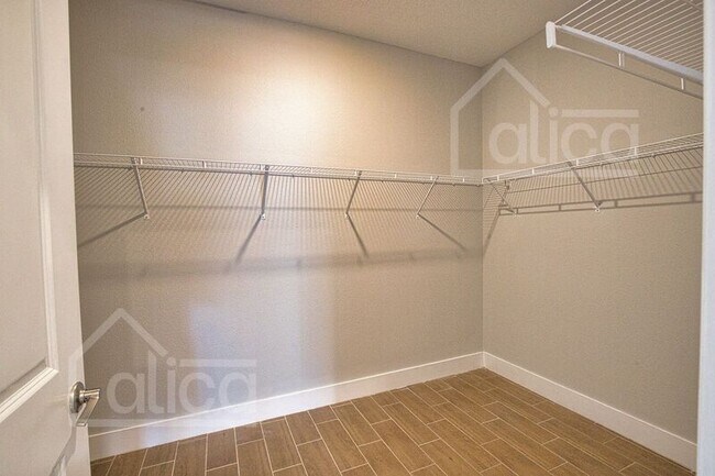 Building Photo - 1610 Rada Ln
