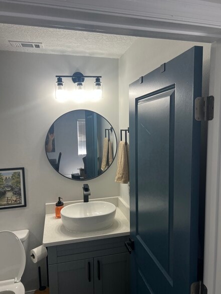 Building Photo - 6704 N 11th St