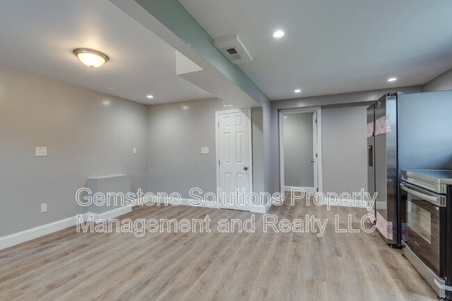 Building Photo - 104 Anchor Dr