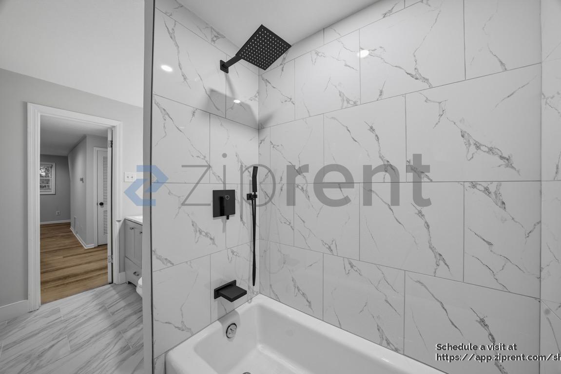 Building Photo - 792 Marstevan Dr NE