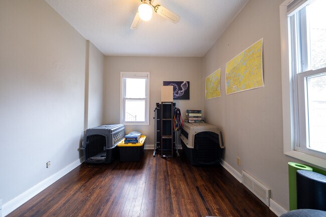 Building Photo - 1606 Grotto St N
