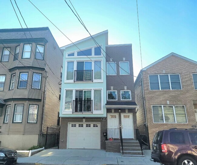 Building Photo - 129 Brookdale Ave