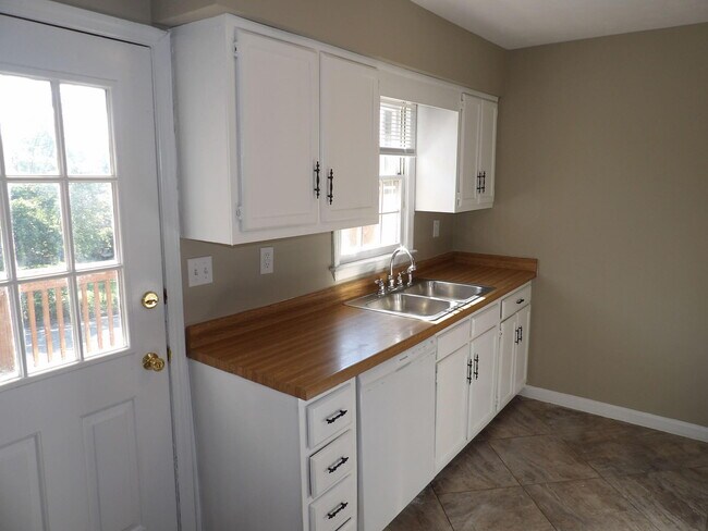 Building Photo - 75 Ashwood Ct
