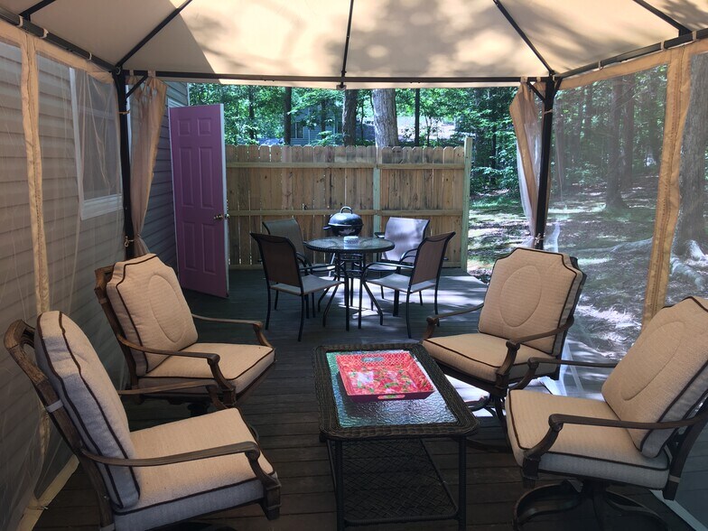 Gazebo is no more due to a bad storm - 4700 Cornwall Pl