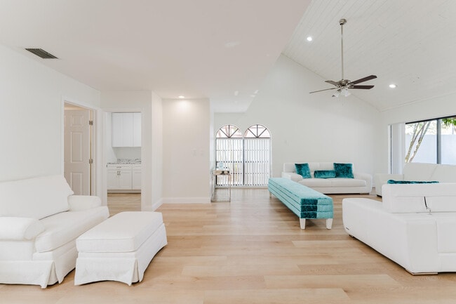 Building Photo - 665 Jeffery St