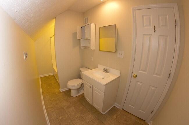 Building Photo - 287 Morton Ave