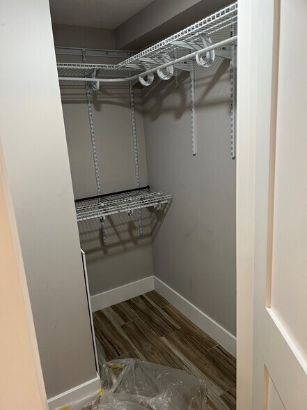 Building Photo - 212 5th St NE