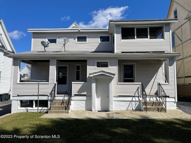 Building Photo - 305 E Drinker St