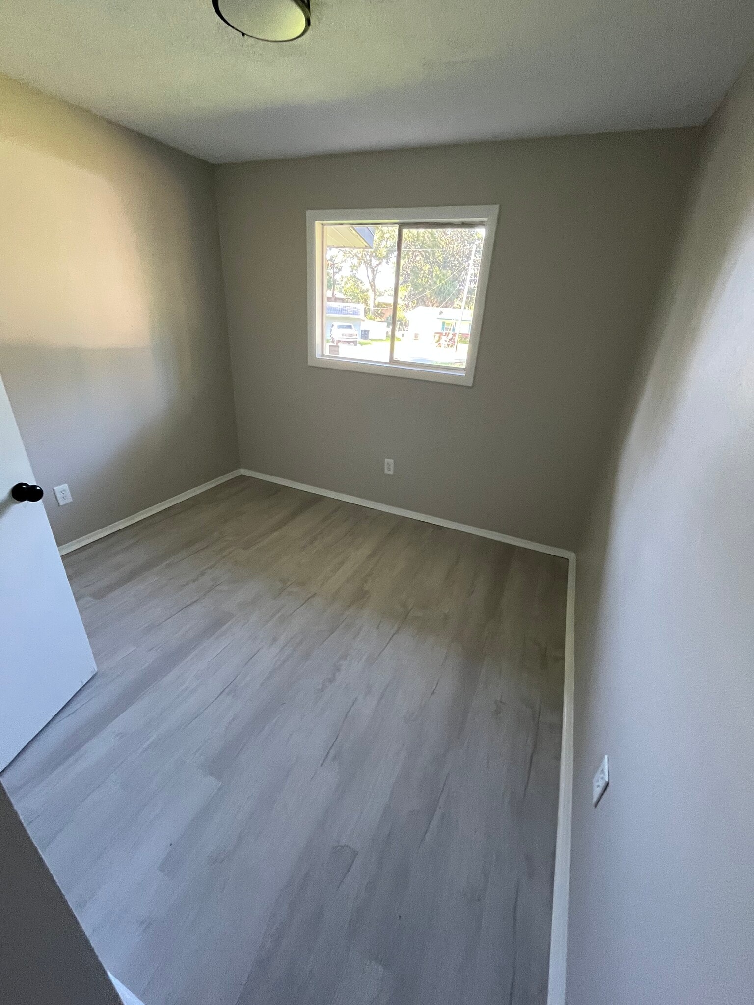 Building Photo - 2116 Cambridge Dr