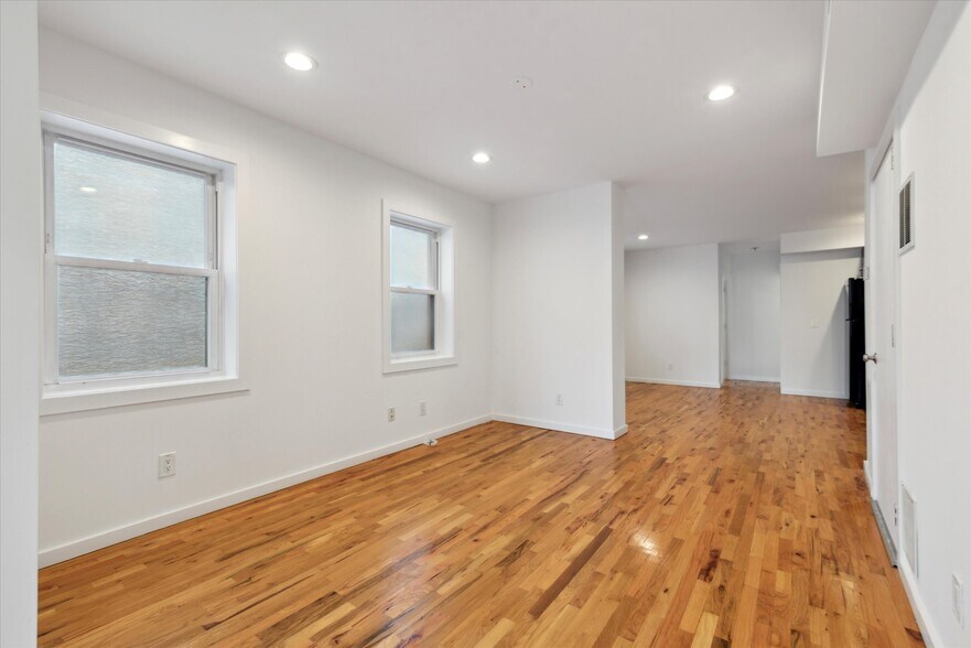 Building Photo - 1432 N Cadwallader St