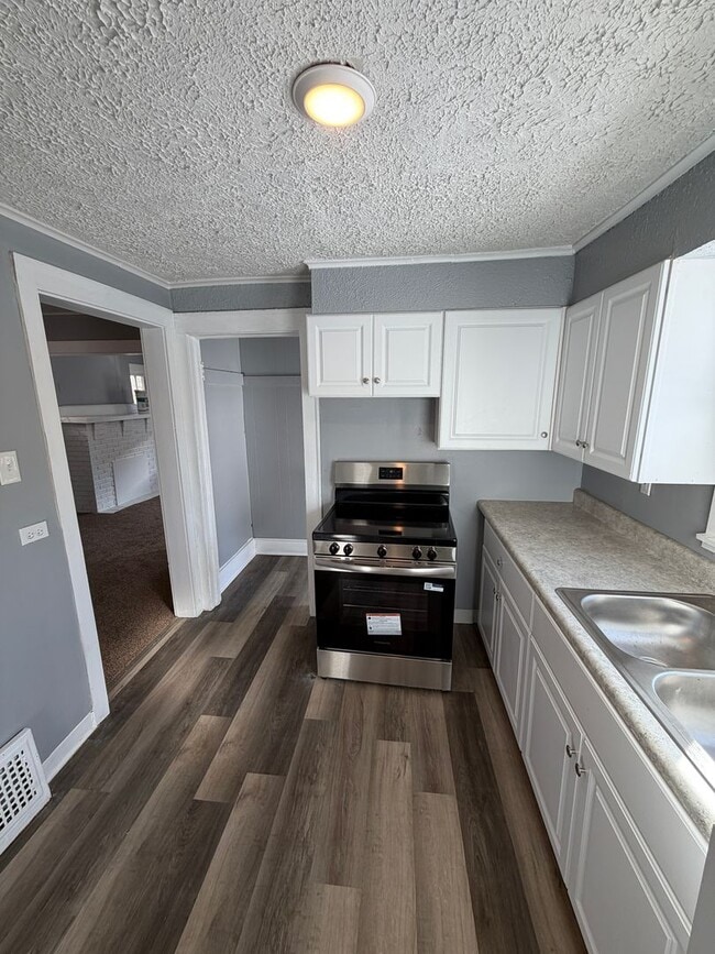 Building Photo - Spacious Multi-Level Akron Home for Rent | Open House Feb 7