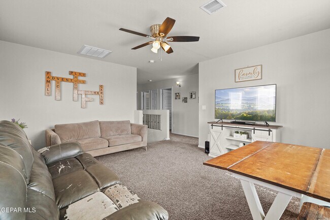 Building Photo - 956 Clapham St