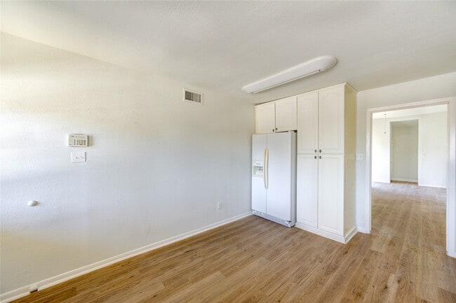 Building Photo - 6401 Deihl Rd