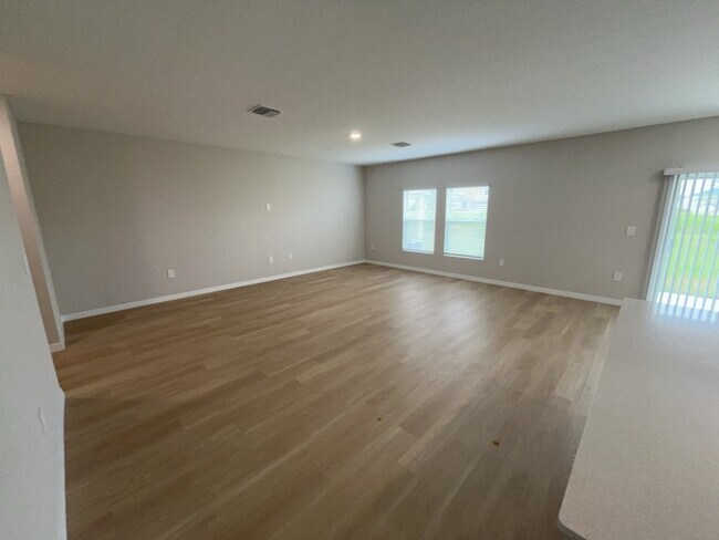 Building Photo - 4075 Gardenia Ave