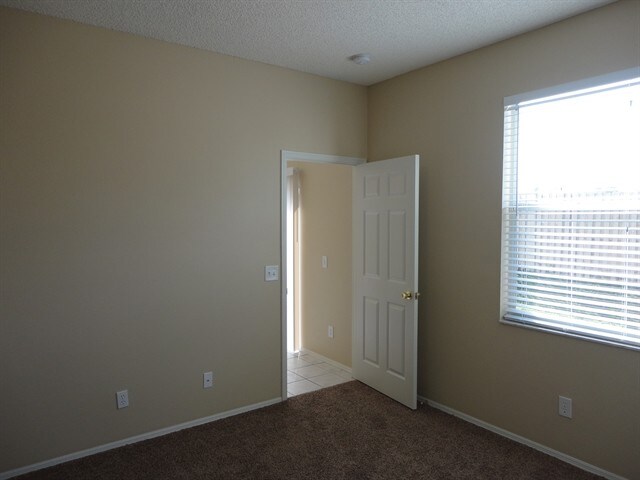 Building Photo - 451 Sand Ridge Dr