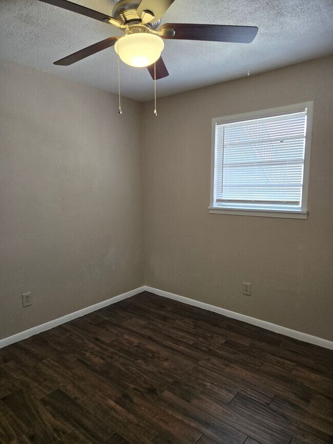 Building Photo - 612 Sunset Ln