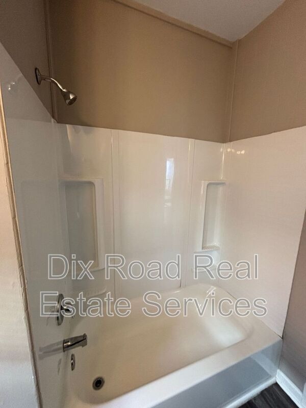 Building Photo - 810 Sunset Ave