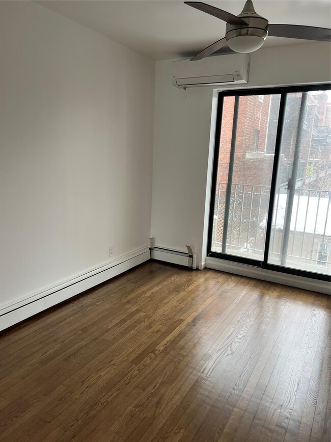 Building Photo - 30-12-30-35 35th Ave