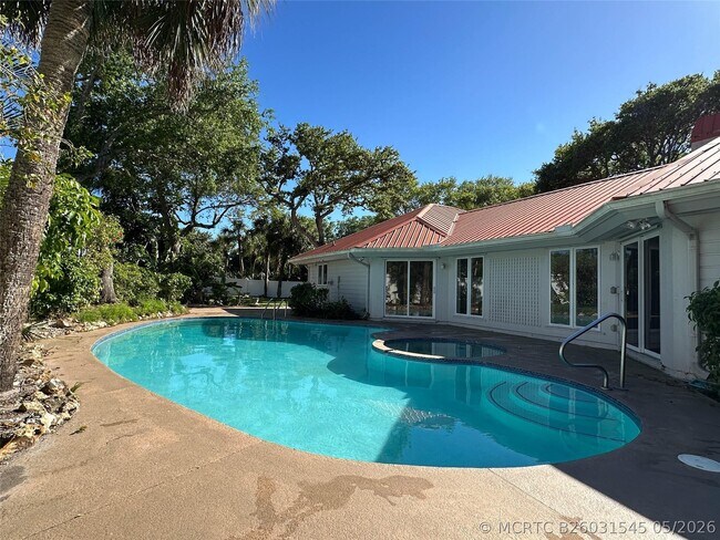 Building Photo - 1200 Poitras Dr