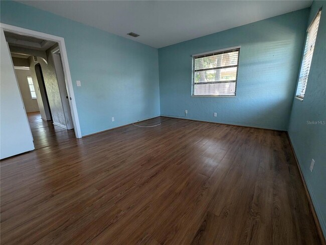 Building Photo - 206 12th Ave N